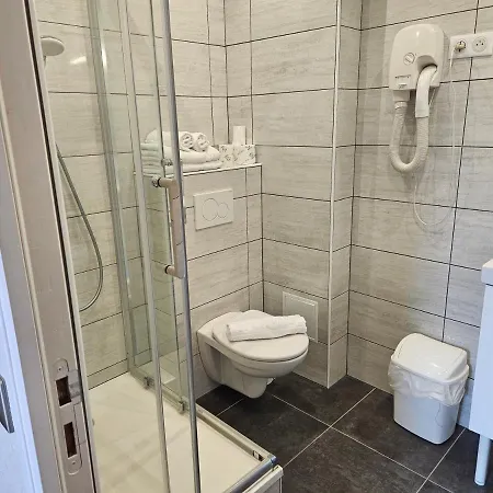 Bellevue Et Du Chariot D'or Отель