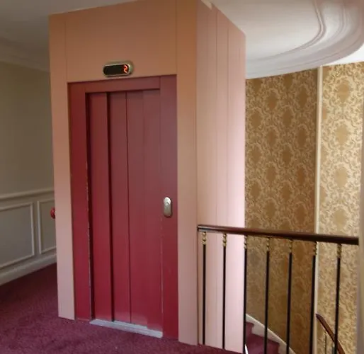 Bellevue Et Du Chariot D'or 2* Paris